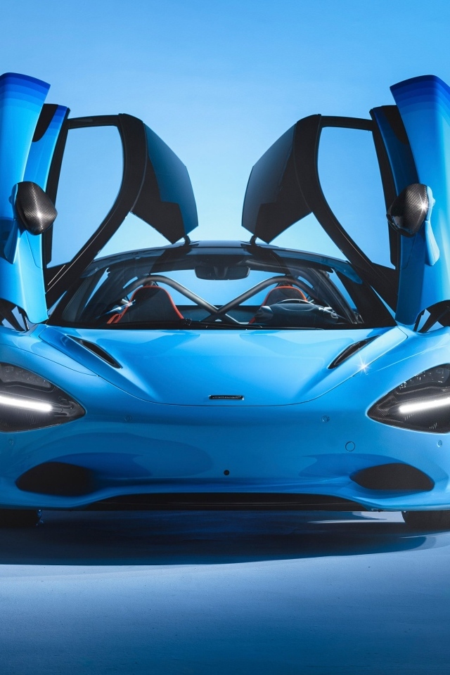 Автомобиль McLaren MSO 750S с открытыми дверями