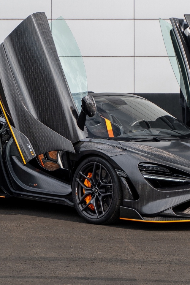 Спортивный TopCar McLaren 765LT Spider Carbon Edition 2023 года с открытыми дверями