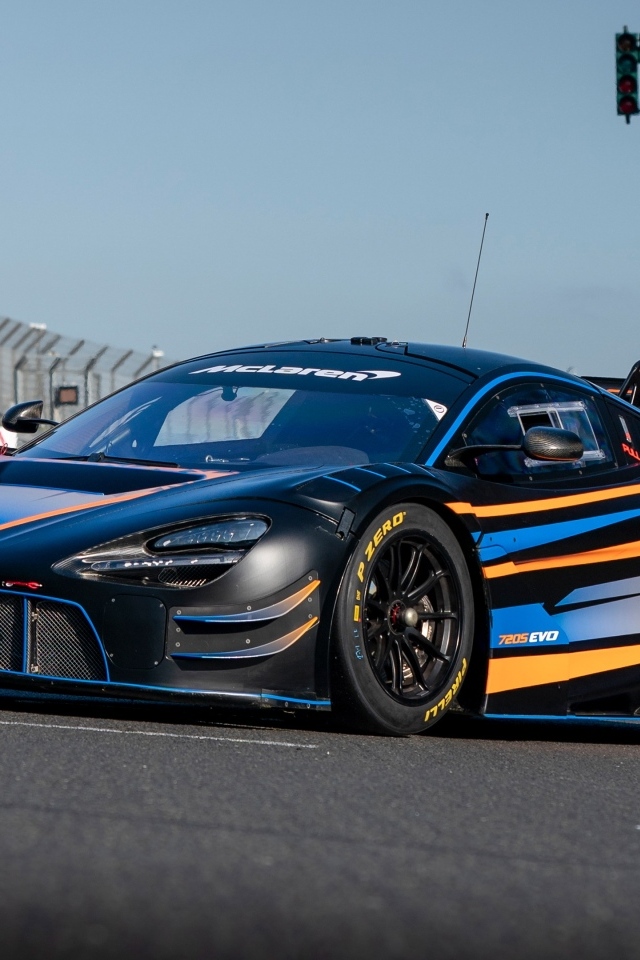Спортивный автомобиль McLaren 720S GT3 Evo