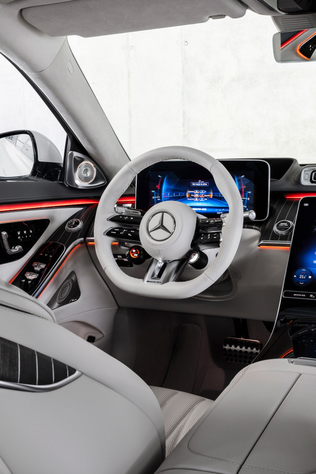 Кожаный салон автомобиля Mercedes-AMG S 63 E Performance 2023