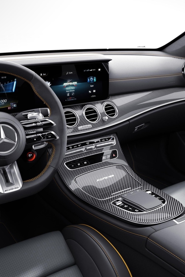 Черный кожаный салон автомобиля Mercedes-AMG E 63 S 4MATIC+