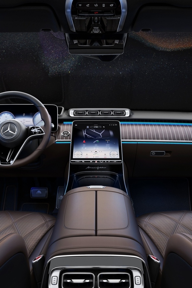 Черный кожаный салон автомобиля Mercedes MAYBACH S 680 4MATIC