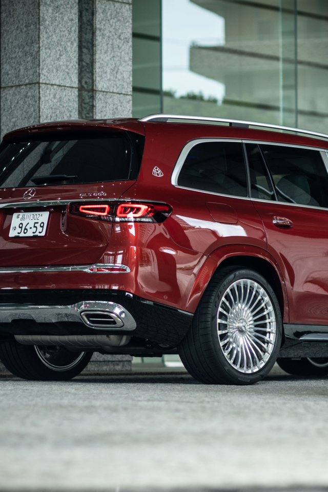 Красный внедорожник Mercedes-Maybach GLS 600 4MATIC 2021 