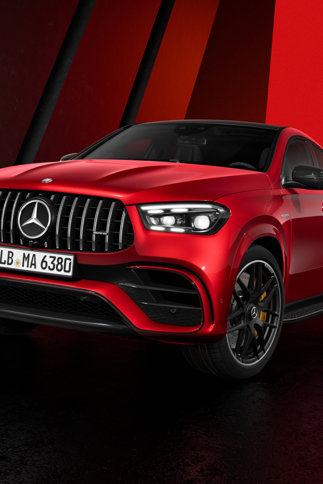 Красный автомобиль Mercedes-AMG GLE 63 S 4MATIC