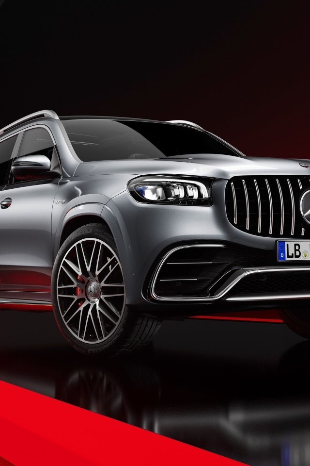 Серебристый внедорожник Mercedes-AMG GLS 63 4MATIC+