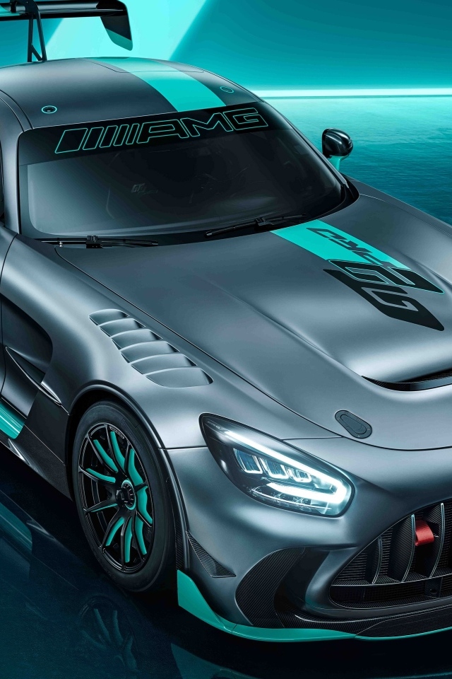 Вид сверху на автомобиль Mercedes-AMG GT2 PRO