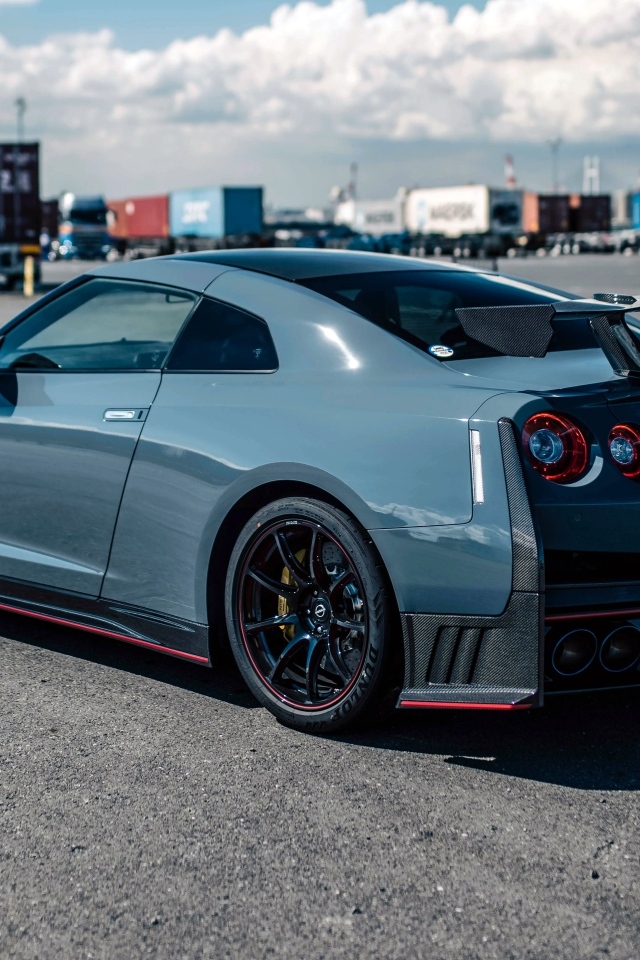 Автомобиль Nissan GT-R Nismo Special Edition вид сзади