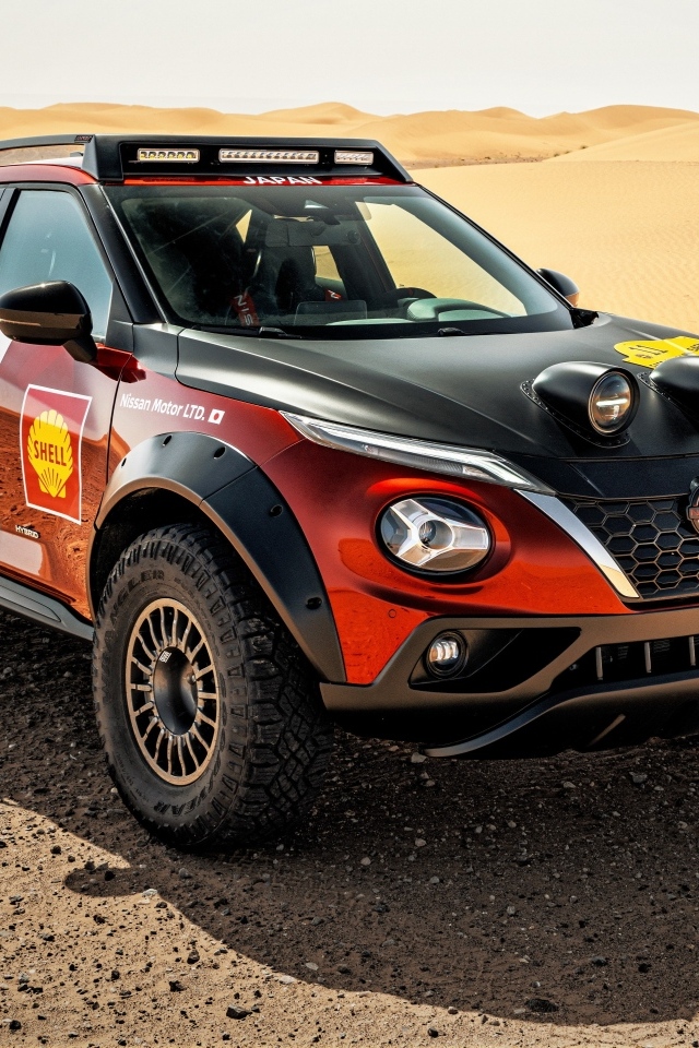 Автомобиль Nissan Juke Rally Tribute Concept в пустыне