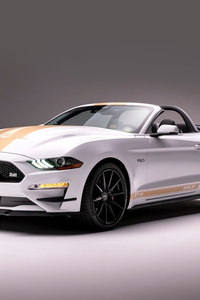 Кабриолет Shelby GT-H Convertible на сером фоне