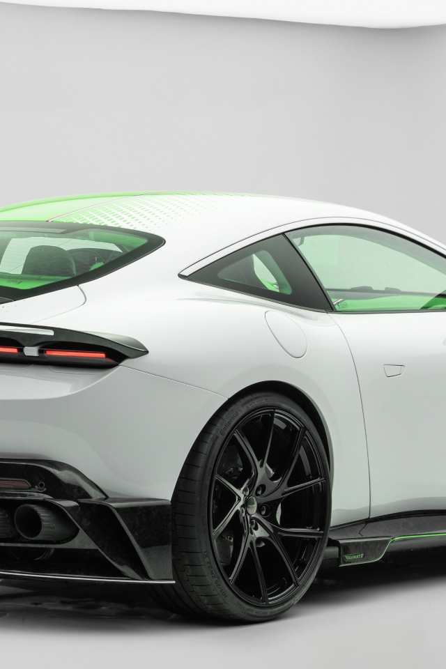 Вид сзади на автомобиль Mansory Tempesta Verde Ferrari Roma