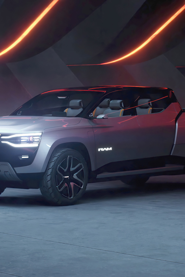 Серебристый пикап Ram 1500 Revolution