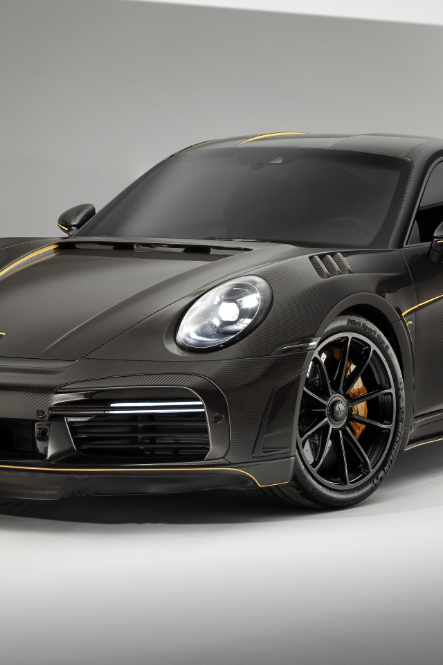 Авто Porsche 911 Turbo S Stinger GTR Carbon Edition на сером фоне 