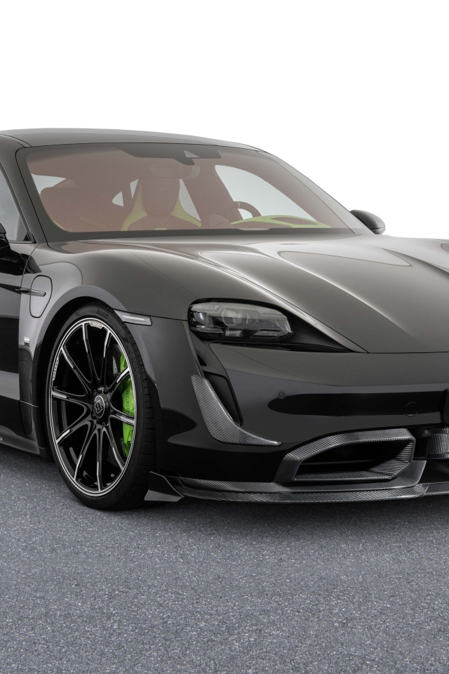 Черный Porsche Taycan Turbo S 2023 года