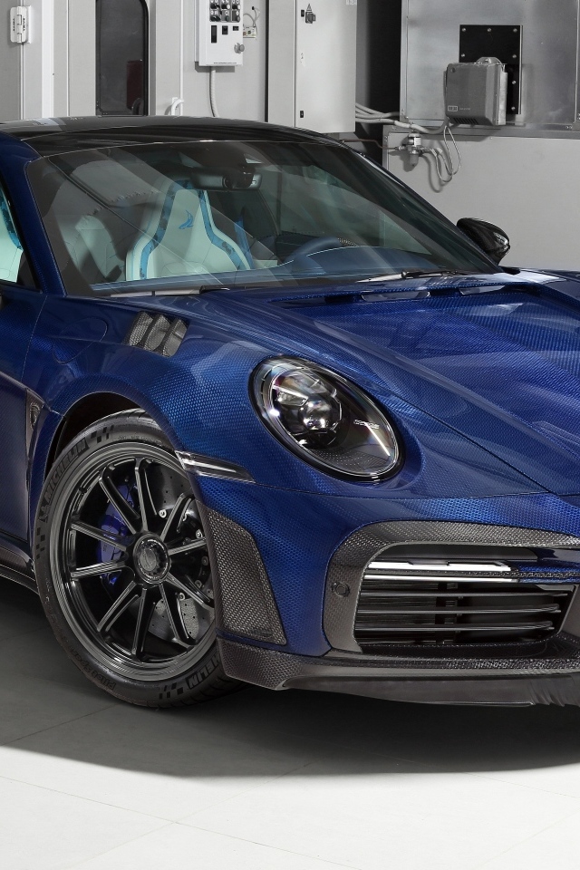 Синий автомобиль Porsche 911 Turbo S Stinger GTR