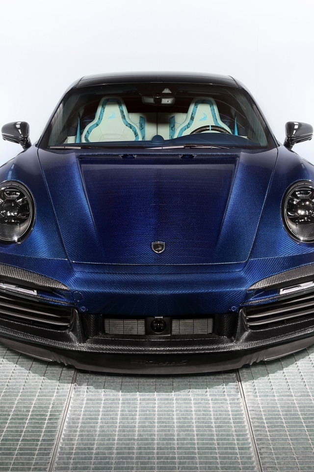 Синий автомобиль  Porsche 911 Turbo S Stinger GTR вид спереди