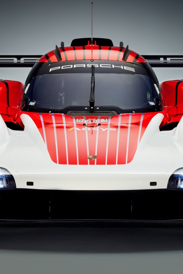 Спортивный гоночный автомобиль Porsche 963 Prototype вид спереди