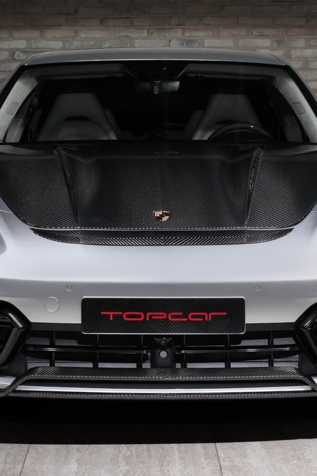 Автомобиль TopCar Porsche Panamera Turbo GT Edition 2023 года на фоне стены