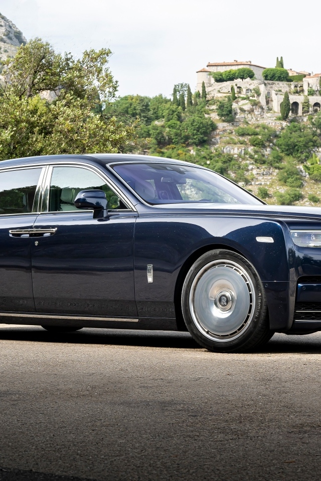 Автомобиль Rolls-Royce Phantom 2022 года