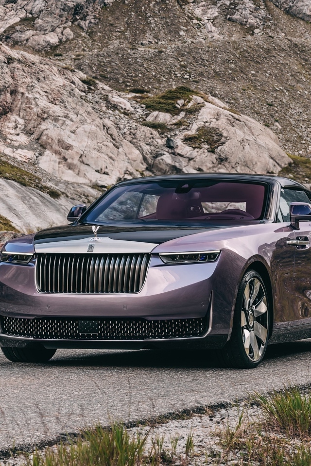 Автомобиль Rolls-Royce Amethyst Droptail 2023 года в горах