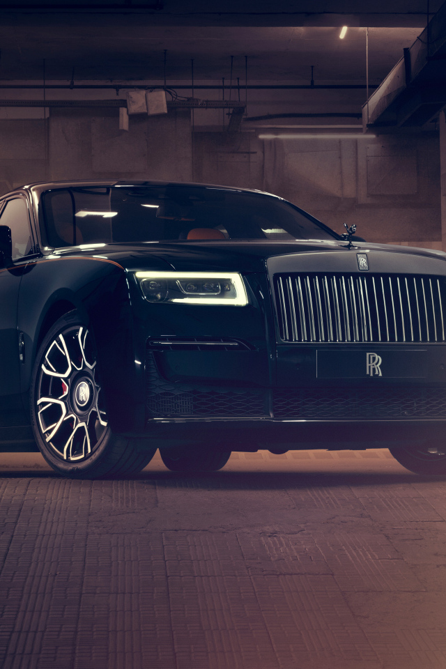 Черный автомобиль Rolls Royce Ghost Black Badge