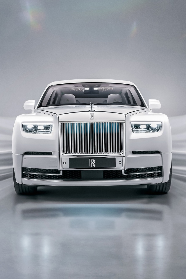 Автомобиль Rolls-Royce Phantom EWB Platino вид спереди