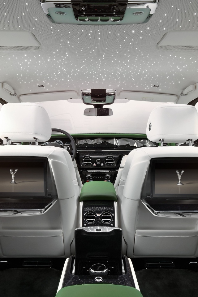 Дорогой салон автомобиля Rolls-Royce Phantom EWB 2022