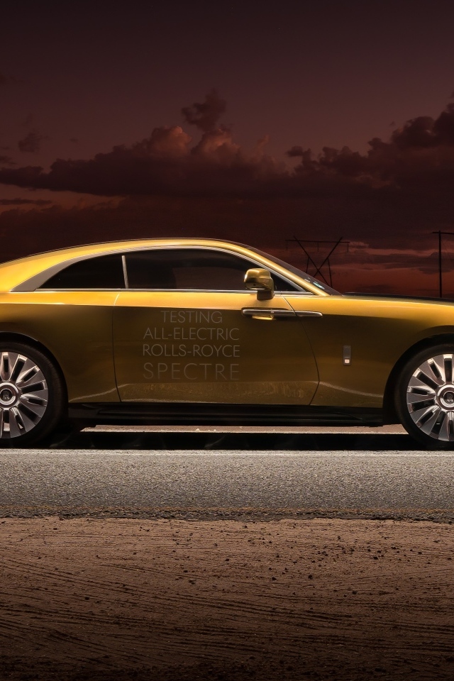 Автомобиль Rolls-Royce Spectre вид сбоку