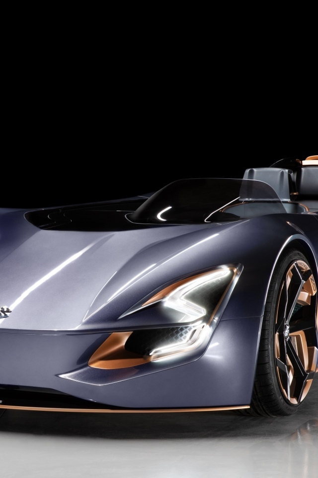 Автомобиль Suzuki Misano  на черном фоне