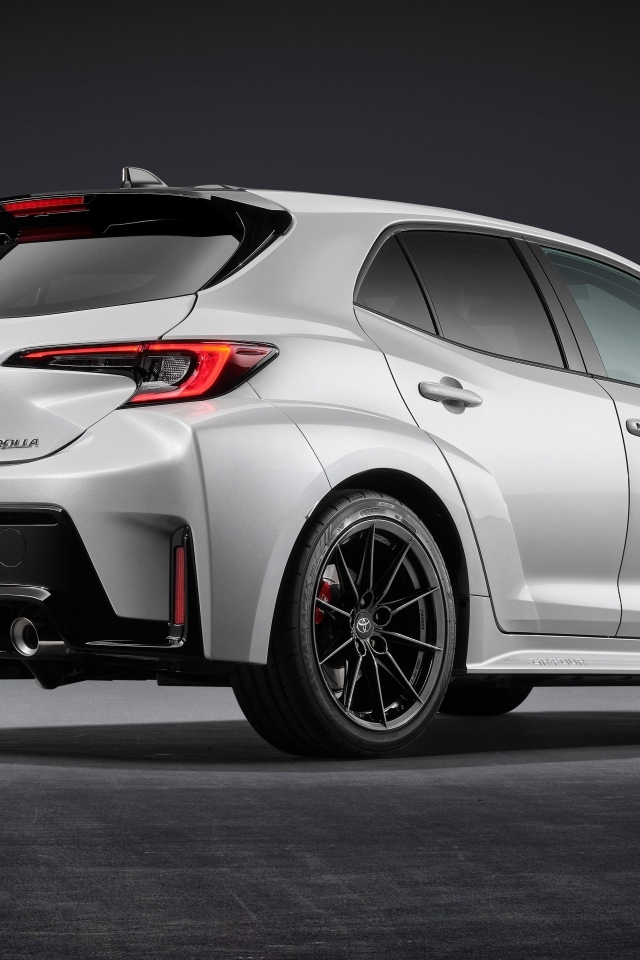 Автомобиль Toyota GR Corolla RZ 2022 года вид сзади