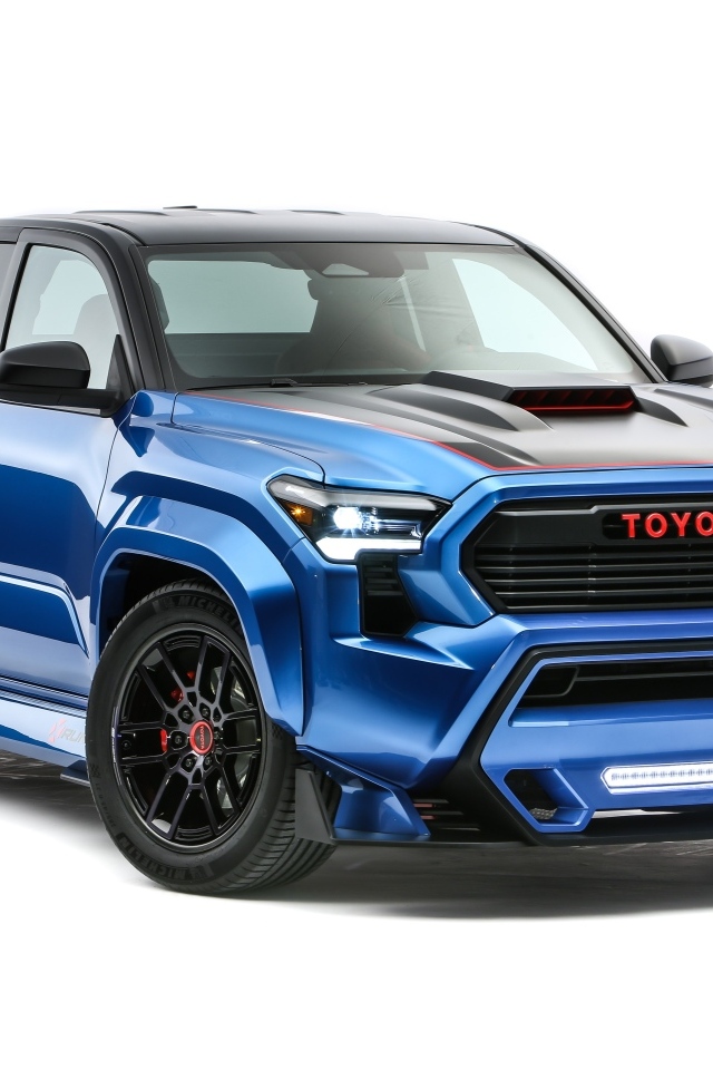 Синий пикап Toyota Tacoma X-Runner  на белом фоне