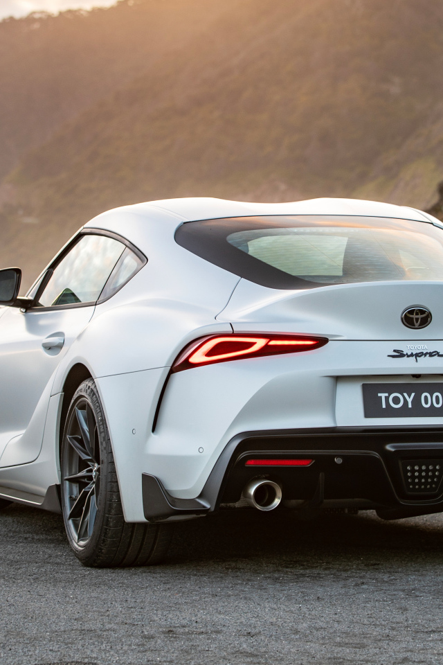 Автомобиль Toyota GR Supra GTS MT вид сзади