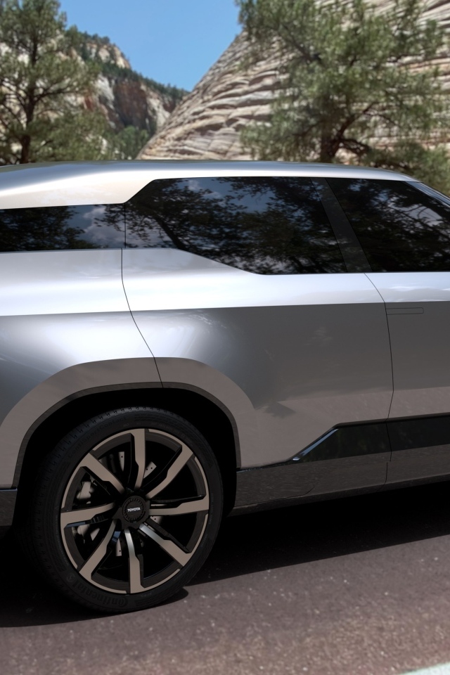 Вид сбоку на автомобиль Toyota Land Cruiser Se