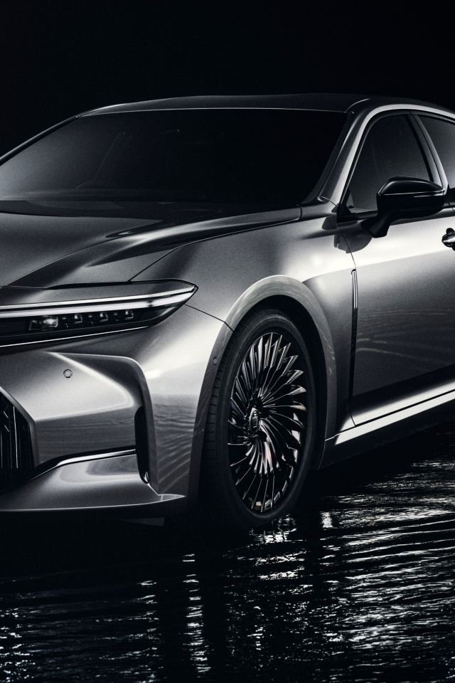 Автомобиль Toyota Crown FCEV стоит  в воде