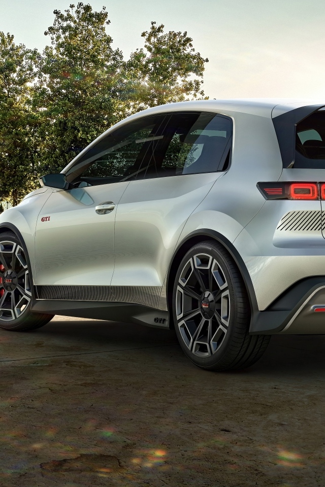 Автомобиль Volkswagen ID. GTI Concept 2023 года вид сзади