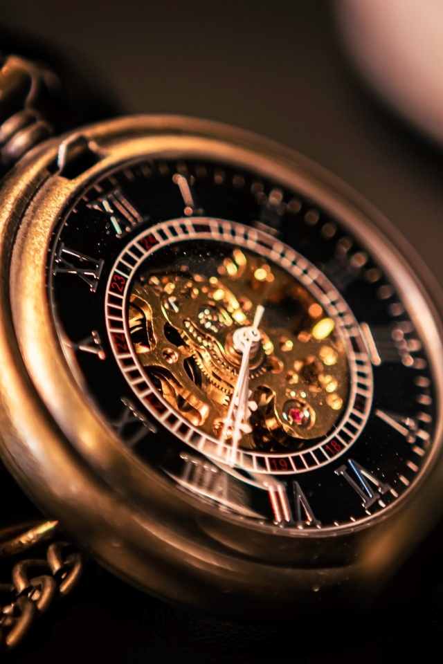 Золотые карманные часы на цепочке 