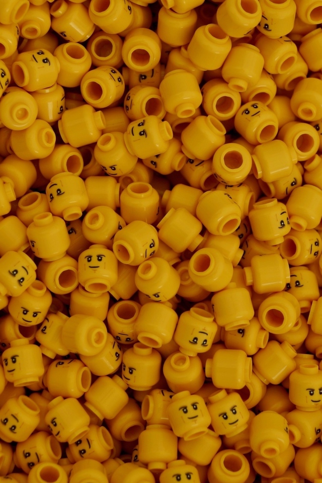 Маленькие желтые фигурки LEGO