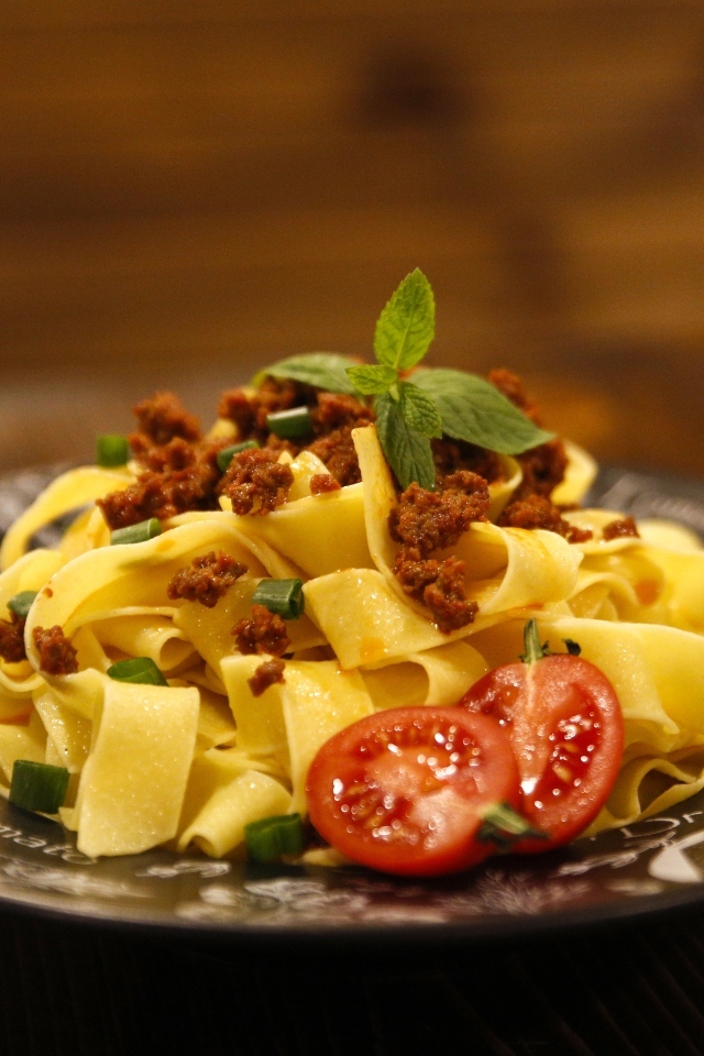 Феттучини с помидорами и фаршем