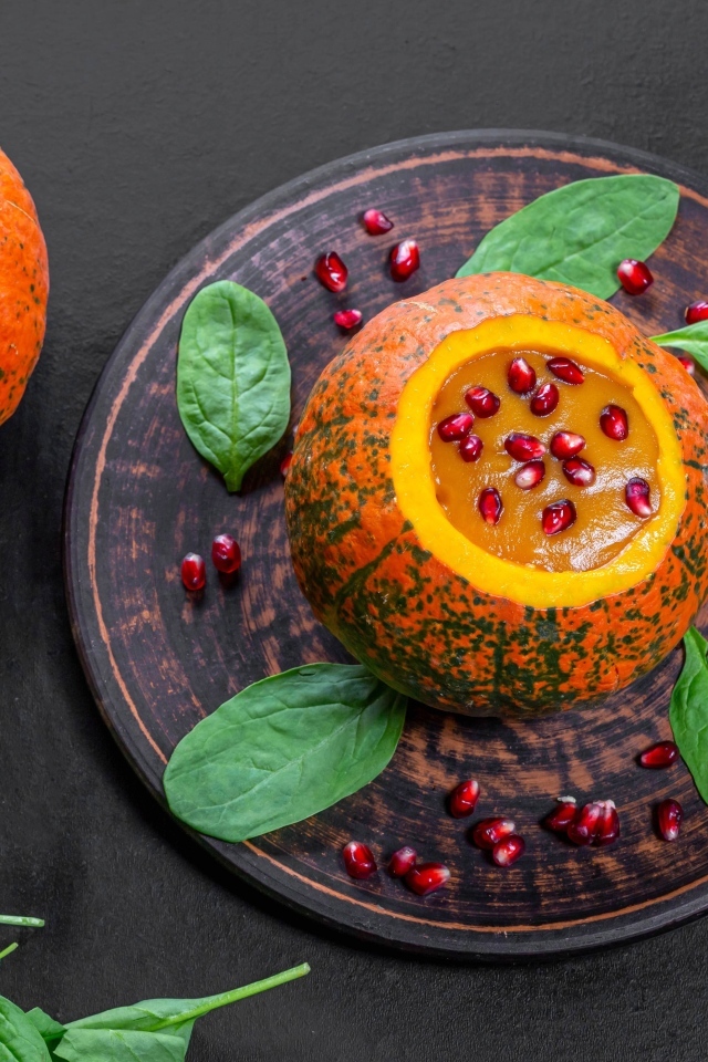 Тыквенная каша с зернами граната и базиликом