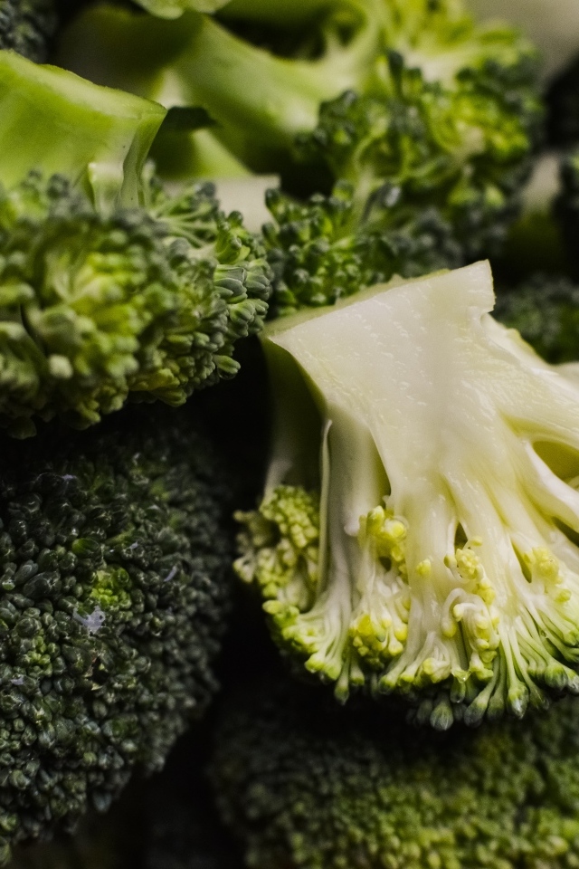 Сырой полезный овощ брокколи