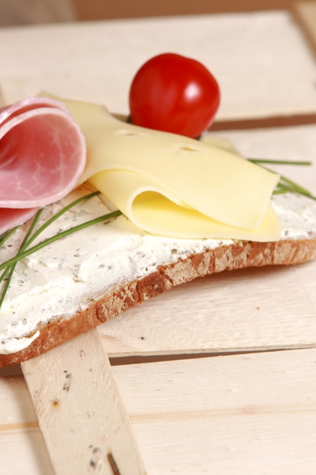 Бутерброд с сыром и ветчиной