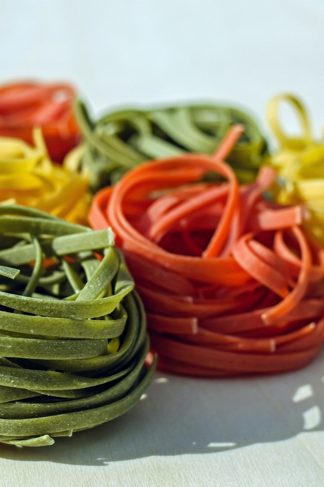 Паста тальятелле разного цвета