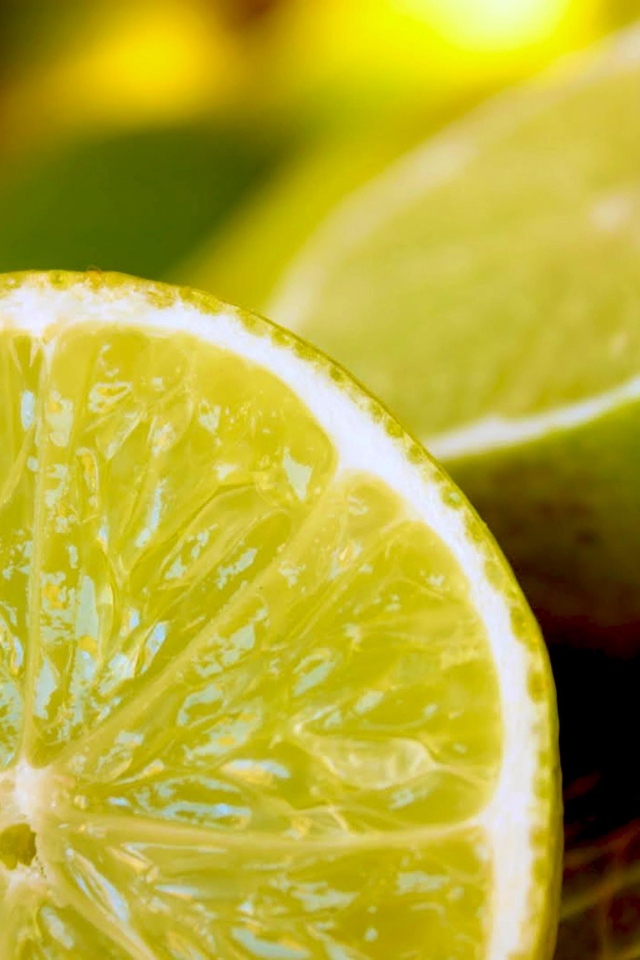 Половинки кислого лимона крупным планом