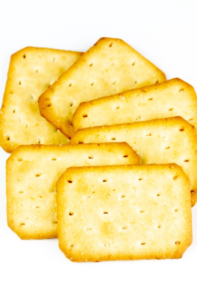 Вкусное хрустящее печенье крекер 