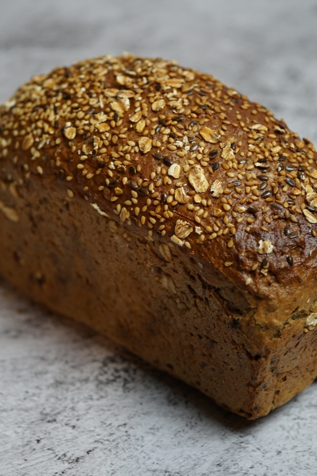 Буханка хлеба с семенами