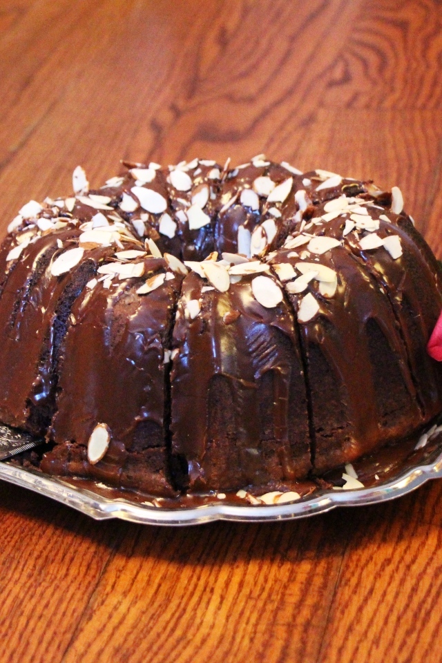 Шоколадный крем с розовой розой