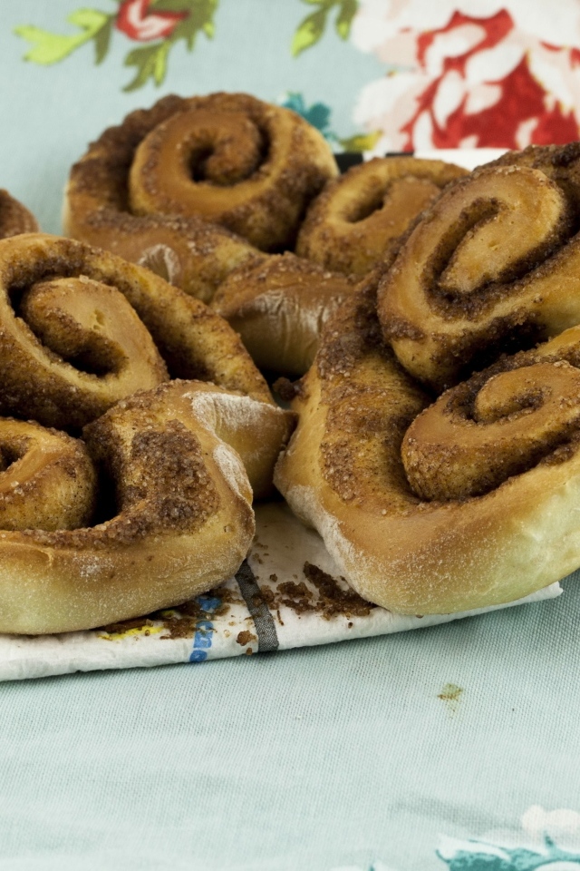 Сладкие рулеты с корицей