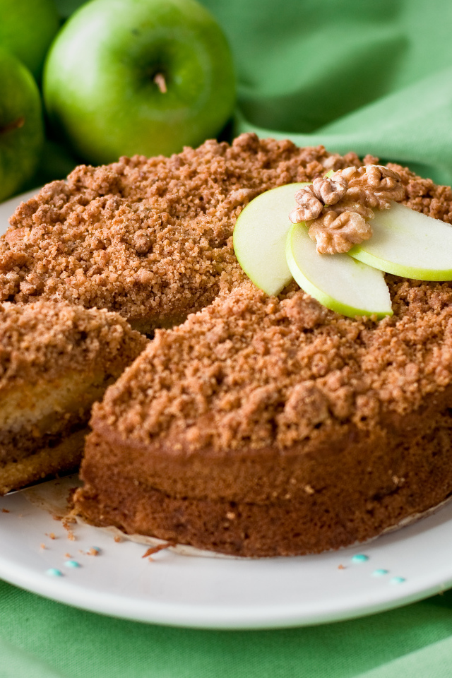 Вкусный пирог с кусочками яблока