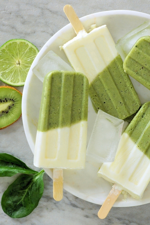 Мороженое на палочке с киви и лаймом