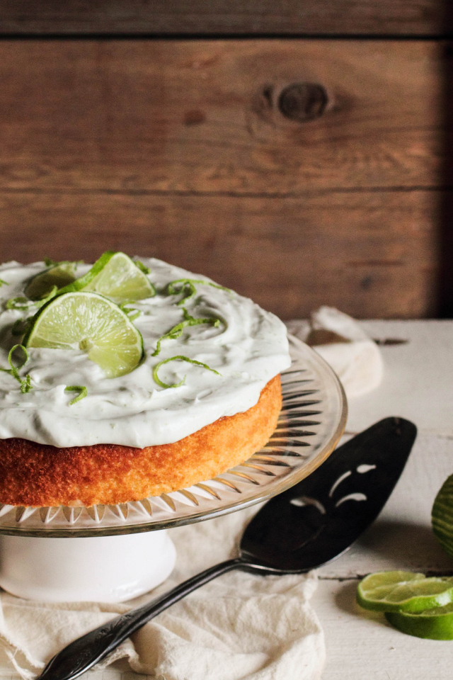 Пирог с кремом и лаймом