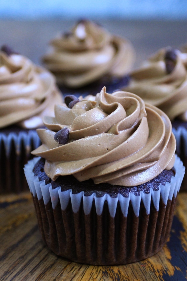 Маффины с кремом и шоколадной крошкой